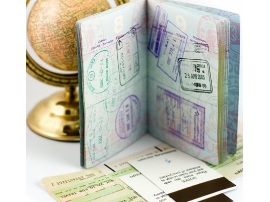 глобус және паспорт